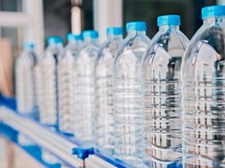 Air Mineral Dalam Kemasan Terpapar Nanoplastik, Apa Bahayanya?