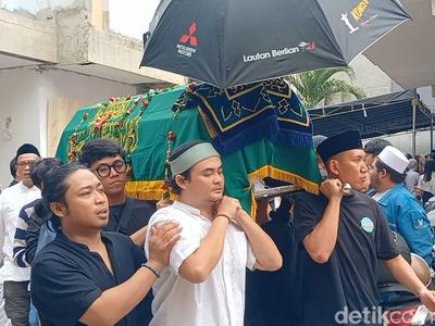 Sahabat dan Keluarga Lepas Kepergian Babe Cabita