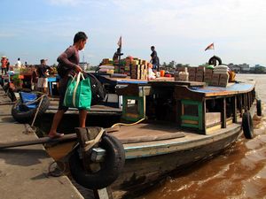 Berangkat Mudik dengan Kapal Kayu di Pontianak Berangkat Mudik dengan Kapal Kayu di Pontianak