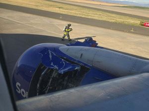 Spesifikasi Boeing 737-800 yang Penutup Mesinnya Lepas, Bawa 141 Orang