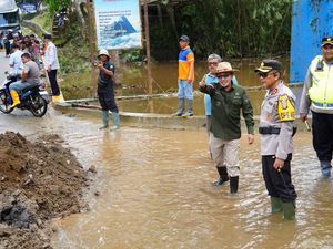 Banjir Lahar Dingin-Longsor Landa Tanah Datar, Sejumlah Jembatan Rusak