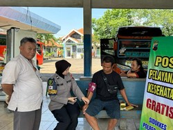 Polres Jepara Beri Layanan Cek Kesehatan Gratis bagi Sopir Bus