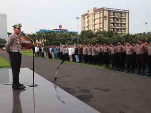 Apel Siaga Malam Lebaran, Dirlantas Polda Jatim: Kecelakaan Turun 45% Apel Siaga Malam Lebaran, Dirlantas Polda Jatim: Kecelakaan Turun 45%