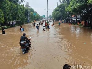 Potret Banjir Rendam Jalur Pantura Pasuruan