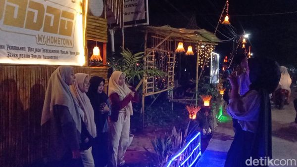 Potret Kampung Hias Taman dan Lampion Jelang Lebaran di Indramayu