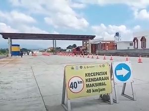 Situasi Arus Mudik di Exit Tol Jogja-Solo