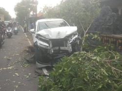 Tukang Sapu Jalanan Diseruduk Mobil di Jalur Denpasar-Gilimanuk