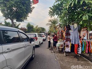 Warga Gilimanuk Jadi Pedagang Musiman-Sewa Toilet, Cuan Rp 500 Ribu per Hari