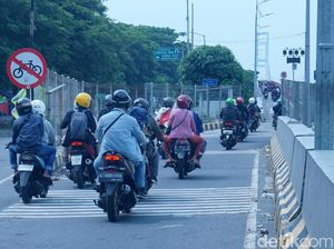 Pemudik Mulai Ramai Melintas di Jembatan Suramadu Pemudik Mulai Ramai Melintas di Jembatan Suramadu