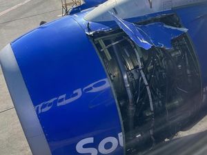 Momen Ngeri Penutup Mesin Boeing 737-800 Southwest Lepas, Tidak Ada Korban