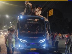 Cegah Konvoi Takbir Keliling, Polres Sragen Sekat Akses Masuk ke Kota