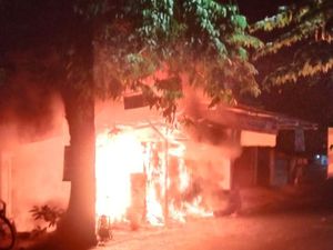 Pom Mini di Bojonegoro Terbakar, Hanguskan Teras Rumah Pemilik Pom Mini di Bojonegoro Terbakar, Hanguskan Teras Rumah Pemilik