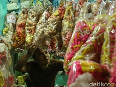 Kios Oleh-oleh Khas Cikampek Raup Cuan di Musim Mudik