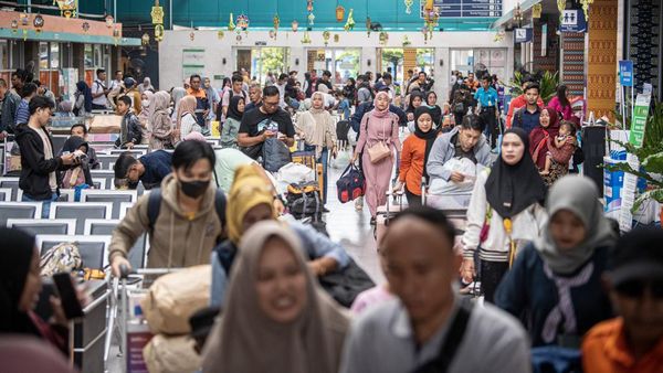 Ratusan Warga Ikut Mudik Gratis dengan Kereta Api di Palembang