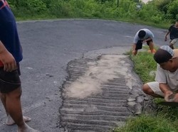 Iuran Perbaiki Jalan di Nusa Penida, Warga: Tunggu Pemerintah Entah Kapan