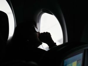 Melihat Fenomena Gerhana Matahari dari Pesawat Delta Airlines Melihat Fenomena Gerhana Matahari dari Pesawat Delta Airlines