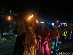 Semaraknya Takbiran Keliling di Surabaya