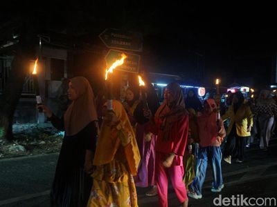 Semaraknya Takbiran Keliling di Surabaya