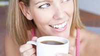 Minum Kopi Bikin Gigi Kuning dan Bau Mulut? Begini Cara Mencegahnya