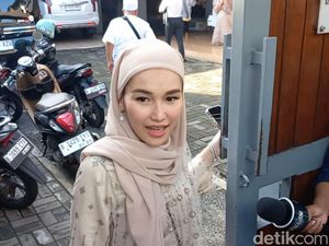 Ayu Ting Ting Segera Menikah, Ayah Rozak Berharap Bisa Dapat Banyak Cucu Ayu Ting Ting Segera Menikah, Ayah Rozak Berharap Bisa Dapat Banyak Cucu
