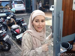 Sukacita Sambut Lebaran, Ayu Ting Ting Bakal Kunjungi Calon Mertua Sukacita Sambut Lebaran, Ayu Ting Ting Bakal Kunjungi Calon Mertua