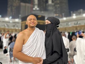 Duka Dunia Hiburan 15 Selebritas Indonesia Meninggal pada 2024 Duka Dunia Hiburan 15 Selebritas Indonesia Meninggal pada 2024