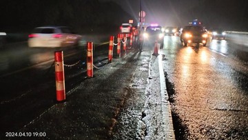    Contraflow Japek Selesai: Jakarta Bebas Macet (Sementara)?   Tol Japek Kembali ke Setelan Pabrik: Contraflow Dicabut, Lalu Lintas Lancar!   Akhir dari Contraflow Japek: Jakarta Bernapas Lega?   Contraflow Japek Dihentikan: Pertanda Baik atau Sesaat Saja?   Bye-bye Contraflow! Tol Japek