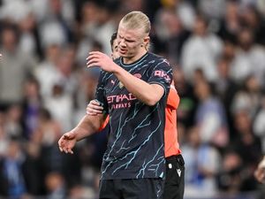 Duh! Haaland Kena Gaplok Wasit Duh! Haaland Kena Gaplok Wasit