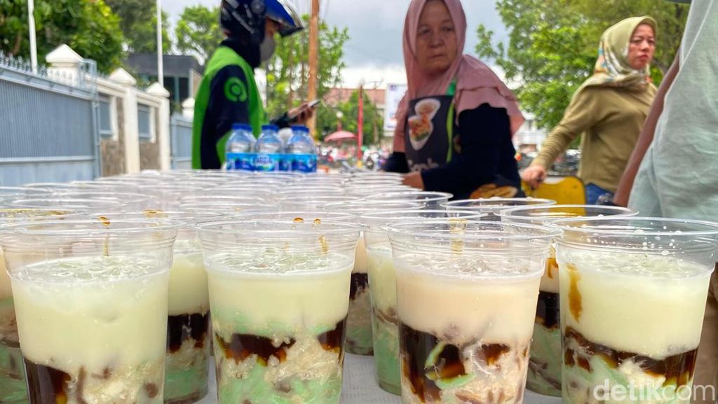 Segar! Es Cendol Durian dan Es Rumput Laut yang Legendaris di Padang Segar! Es Cendol Durian dan Es Rumput Laut yang Legendaris di Padang
