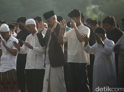 Ganjar Salat Id di Sleman, Ajak Saling Memaafkan