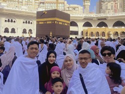 Ucapan Syukur Ashanty Bisa Pegang dan Cium Kabah