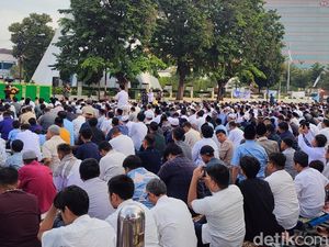 Potret Salat Idul Fitri di Lapangan Simpang Lima Semarang