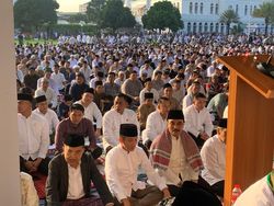JK dan Adhyaksa Dault Tunaikan Salat Id di Masjid Al-Azhar Jaksel