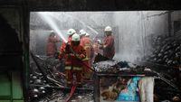 Di Hari Raya, Rumah di Surabaya Ludes Terbakar