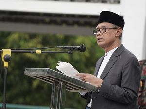 Jadi Khatib Salat Id UMY, Haedar Nashir Ajak Muslim Bangun Sikap Tengahan Jadi Khatib Salat Id UMY, Haedar Nashir Ajak Muslim Bangun Sikap Tengahan