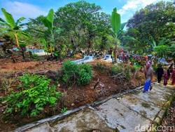 Peziarah Keluhkan Infrastruktur TPU Batu Sapi Sukabumi