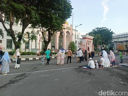 Potret Jemaah Salat Id di Masjid Agung SMB Jayo Wikramo Palembang