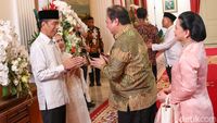 Menteri dan Tamu Negara Ikut Antre Salaman dengan Jokowi di Istana