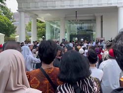 Duduk Perkara Ricuh Rebutan Sembako Saat Open House di Istana