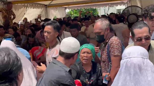 Momen ricuh warga berebut open house di Istana (Rumondang Naibaho /detikcom)