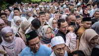 Warga Menyemut di Open House Anies Baswedan