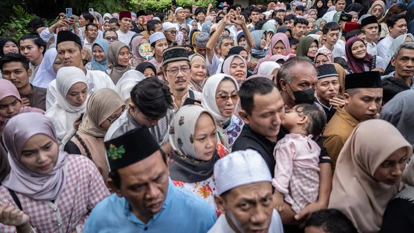 Warga Menyemut di Open House Anies Baswedan