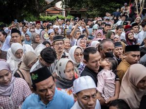 Warga Menyemut di Open House Anies Baswedan