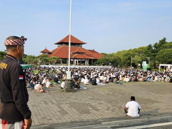 Pecalang dan Lantunan Takbir di Pulau Dewata