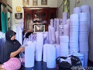 Produsen Peci Putih Banyuwangi Raup Cuan Jutaan Saat Ramadan dan Idul Fitri