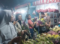 Elfira Borong Bunga Anggrek di Malam Takbir: Biar Lebaran Suasananya Beda