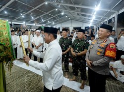 Semarakkan Malam Takbiran Idul Fitri 1445 H, Pj Gubsu Ikut Tabuh Beduk