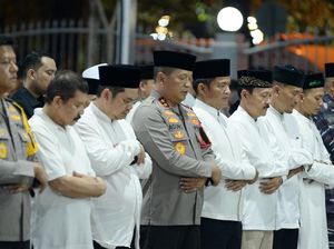 Malam Idul Fitri, Pj Gubernur Sumut dan Forkopimda Salat Isya Berjemaah Malam Idul Fitri, Pj Gubernur Sumut dan Forkopimda Salat Isya Berjemaah
