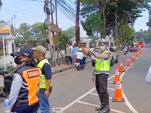 Banyak Warga Ziarah Saat Lebaran, Polisi Atur Lalin Kalibata-Tanah Kusir