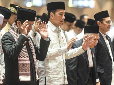 Potret Jokowi-Maruf Amin Salat Id di Masjid Istiqlal